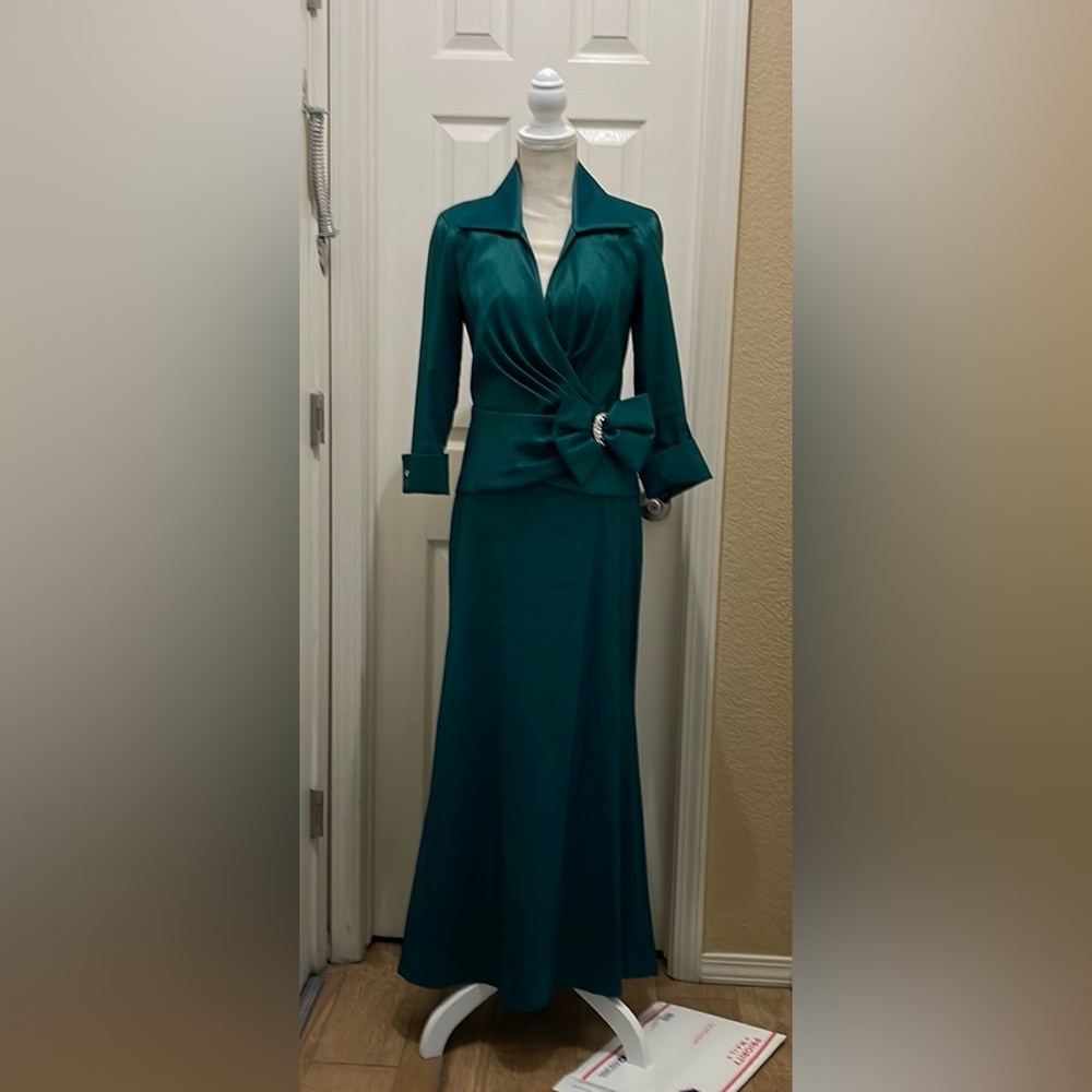 Vintage Tadashi 2 piece evening wear.
